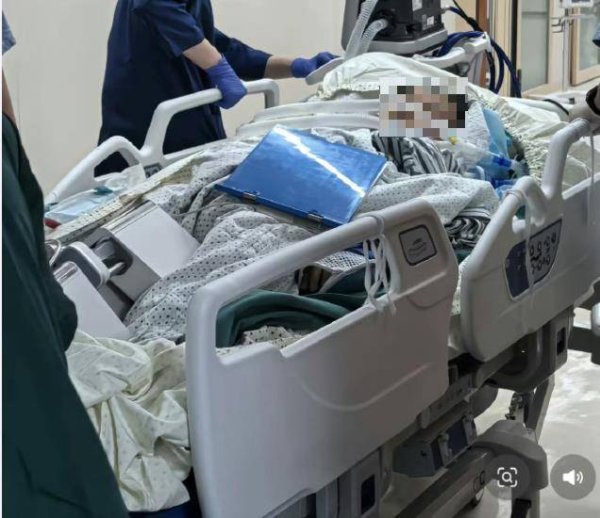 玖联优配 杭州女子散步时踩到氢氟酸中毒身亡，官方：事发地为征迁区域，正调查溶液源头