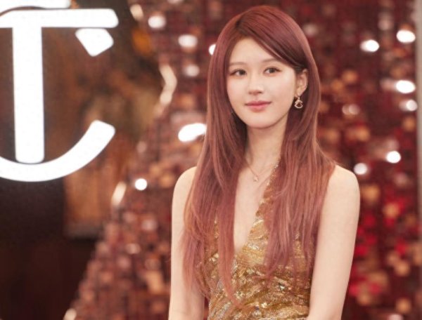 富灯网配资 赵露思和虞书欣都发“新歌”，一人掉粉一人涨粉，谁才是95花TOP